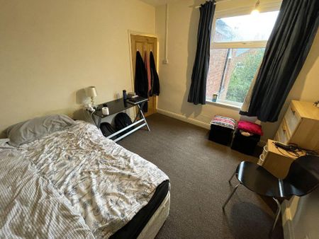 3 bedroom terraced house to rent - Photo 3