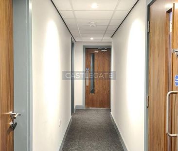 1 bedroom in a flat share to rent - Photo 5