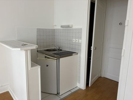 Location Appartement 1 pièce 15m² PARIS 18ème - Photo 2