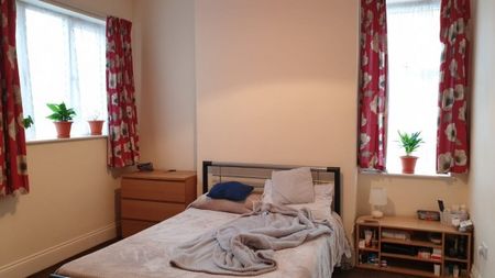 6 Bed - Kirkby Street â€“ 6 Bed - Photo 3