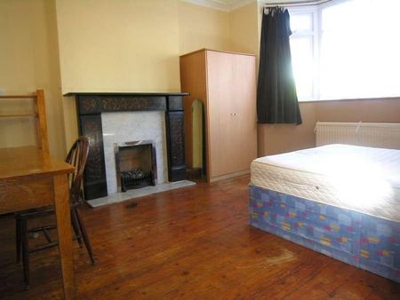 Bedroom House In Bournemouth, BH9 - Photo 4