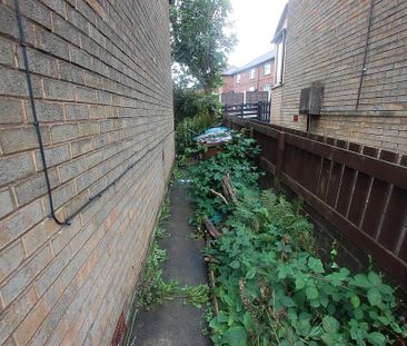 2 bedroom end of terrace house to rent - Photo 1