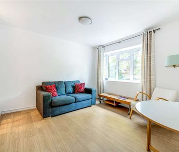 A modern and well-presented one double bedroom apartment in the hea... - Photo 3