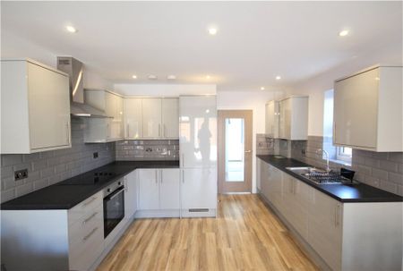 Laburnum Place, Englefield Green, Egham, Surrey, TW20 0SX - Photo 5