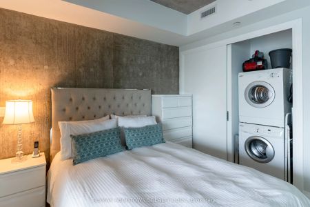 224 King Street W #3302 - Photo 5