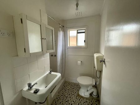 2 Bedroom, 2 Bathroom Unit - Photo 4