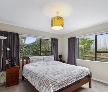 Modern, Sunny 2-Bedroom Townhouse - Photo 6