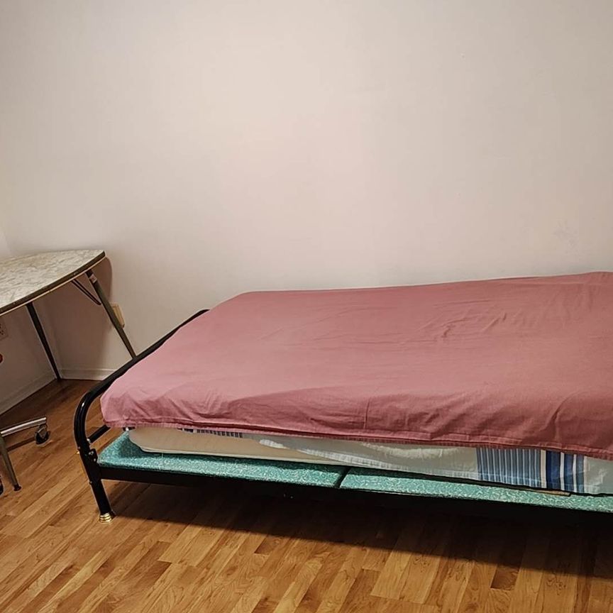 For Lease - 3050 Olympus Mews Unit# 3rd bedroom, Mississauga, Ontario - Photo 1