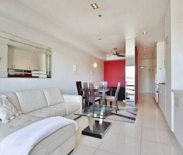 LOCATION PERFECT - LOW MAINTENANCE LIVING - SEMI FURNISHED - Photo 2