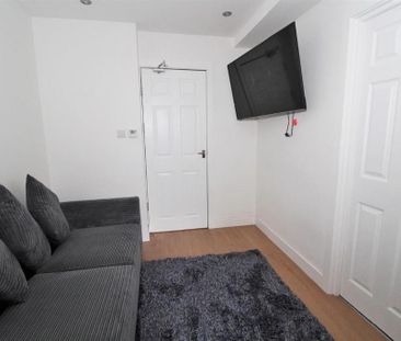 1 bedroom in a house share to rent - Photo 6