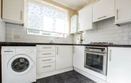4 bedroom terraced house to rent - Photo 3