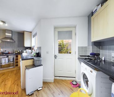 3 bedroom semi-detached house to rent - Photo 5