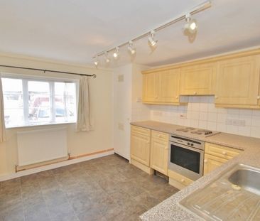 The Broadway, Amersham, Buckinghamshire,HP7 - Photo 3