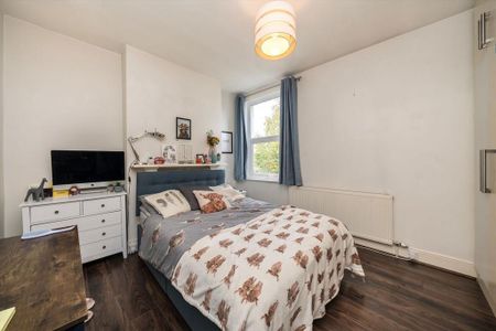 3 bedroom flat to rent - Photo 3