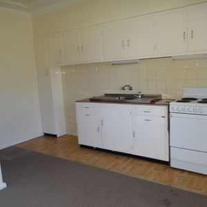 ONE BEDROOM GARDEN FLAT - Photo 3