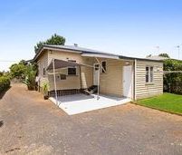 Cottage style home in Newtown - Photo 3