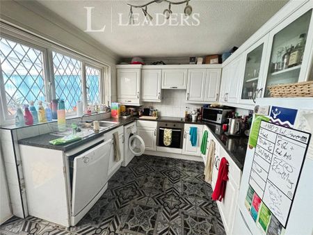 2 bedroom semi-detached house to rent - Photo 4