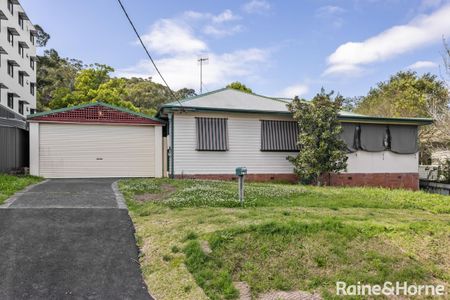 21 Young Street, West Gosford, NSW 2250 - Photo 5