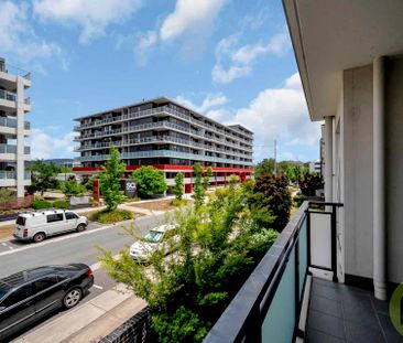 Lakeside Luxury - Photo 5