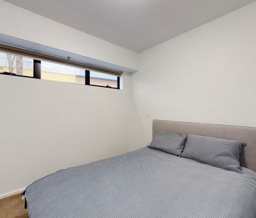 Stylish Ground Floor Living in the Heart of Parkville Gardens - Photo 3