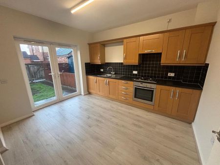 3 bedroom semi-detached house to rent - Photo 5