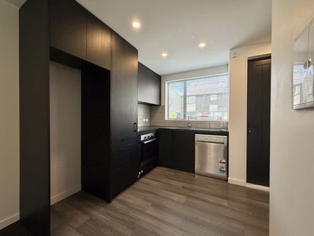 3 Bedroom Townhouse in Petone - Photo 2