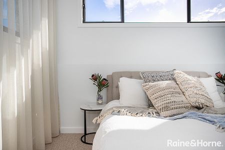 Modern Coastal Living in Beautiful Dolphin Point - 4 Bedroom Family Home - Photo 4