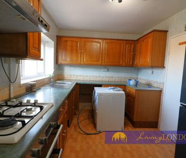 3 bedroom flat to rent - Photo 4