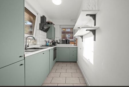 3 Bed Flat, Neckinger Estate, SE16 - Photo 5