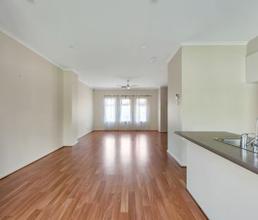 Modern Townhouse Living - Photo 2