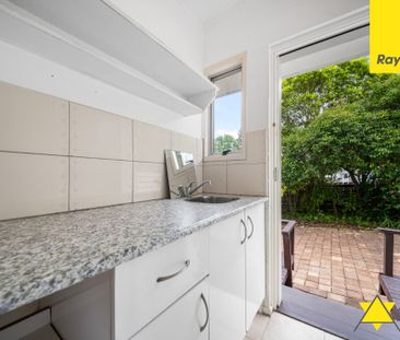 Sunny Retreat in a Peaceful New Lynn Cul-de-Sac - Photo 4