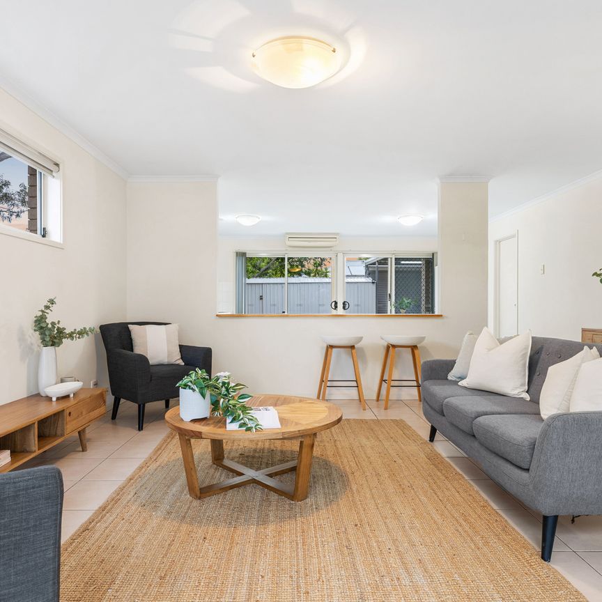 Open the door to coastal comfort and modern ease - Photo 1