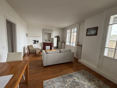 Très beau 2 pièces meublé en duplex 6ème & 7ème étage avec superbe vue - Photo 2