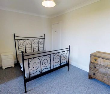 3 bedroom end of terrace house to rent - Photo 4