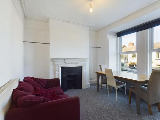 4 bedroom terraced house to rent - Photo 1