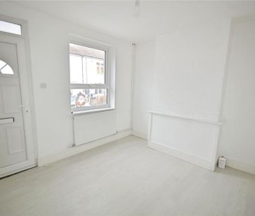 2 bedroom end of terrace house to rent - Photo 3