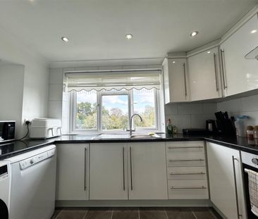 2 Bedroom Maisonette To Let - Photo 2