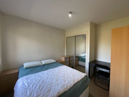 Furnished 1 Bedroom Apartment in Monash Green Estate - Photo 2