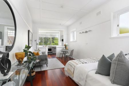 Superb studio in Darlinghurst's Grand `Versailles' Building - Photo 3