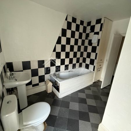 Price £650 pcm - Available Now - Unfurnished - Photo 4