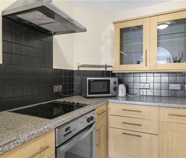 Pearce Close, Mitcham, CR4 2GP - Photo 6