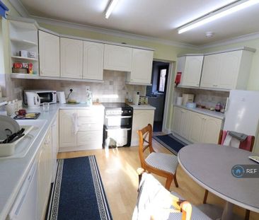 1 bedroom in a house share to rent - Photo 6