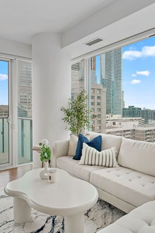 For Lease - 1080 Bay Street Unit# 2410, Toronto, Ontario - Photo 2