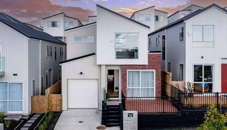 Immaculate 4-Bedroom Standalone Home - Photo 3