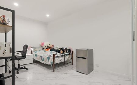 COMFORT, SPACE & CONVENIENCE IN A PRIME LOCATION !!! - Photo 4