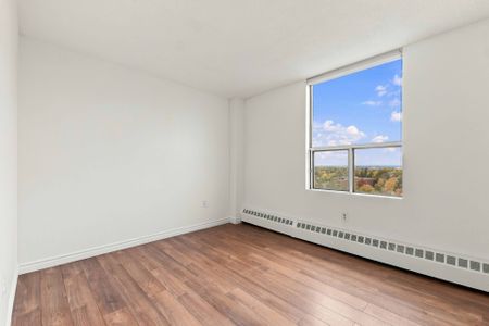 For Lease - 2400 Virginia Drive Unit# 1007, Alta Vista and Area, Ontario - Photo 4