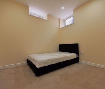 1 bedroom Flat in Flat 5, Leeds - Photo 4