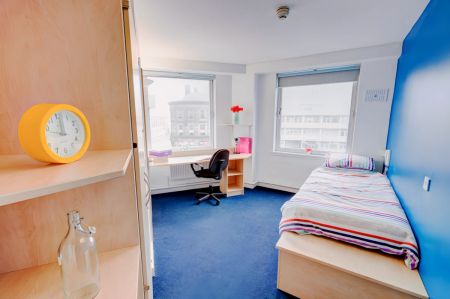 Classic Two Bedroom Apartment - Photo 4