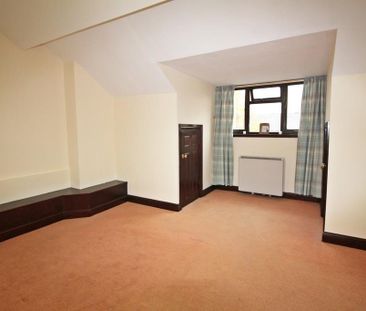 2 bedroom mews to rent - Photo 1