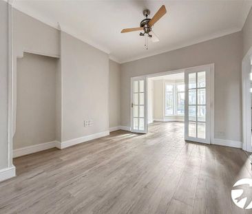 3 bedroom end of terrace house to rent - Photo 2